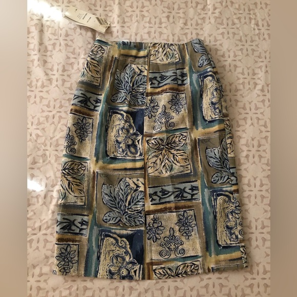 Toni Garment for CC Magic Midi Skirt - Picture 2 of 4